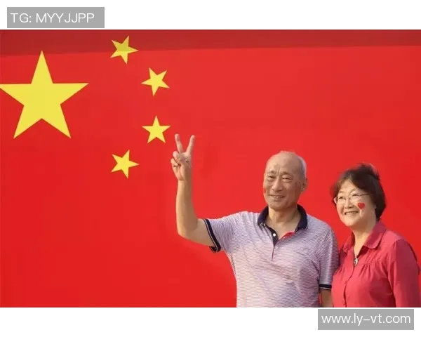 传奇巨星同框合影展现绿茵岁月激情与辉煌瞬间 传奇巨星同框合影展现绿茵岁月激情与辉煌瞬间